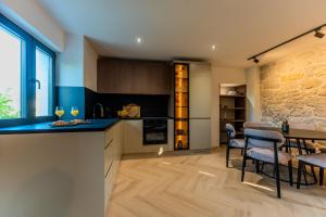 a kitchen and dining room with a table and chairs at Levanat Iž in Veli Iž +33 photos