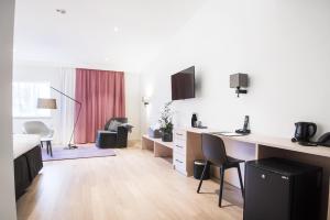 Μια τηλεόραση ή/και κέντρο ψυχαγωγίας στο Best Western RC Hotel