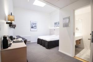 Ένα ή περισσότερα κρεβάτια σε δωμάτιο στο Best Western RC Hotel
