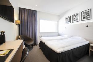 Ένα ή περισσότερα κρεβάτια σε δωμάτιο στο Best Western RC Hotel