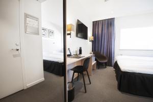 Ένα ή περισσότερα κρεβάτια σε δωμάτιο στο Best Western RC Hotel