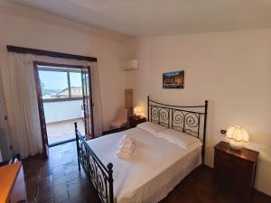 San BartolomeoにあるVilla Angelicaのベッドとタオル2枚のある寝室 +65枚の写真
