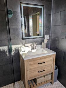 Koupelna v ubytování Howells Nest - Cozy 2 Bed - King Bedroom and Sleeping Loft Escape! + 39 fotografií