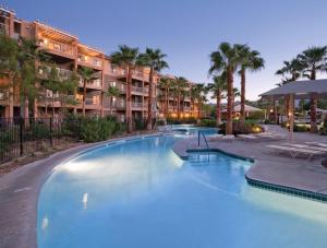 Bazén v ubytování Wyndham Indio Resort 2BR Apartment with Resort Access nebo v jeho okolí
