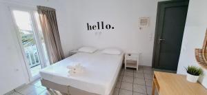 Кровать или кровати в номере Morpheas Pension Rooms & Apartments