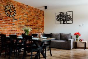a dining room with a table and a brick wall at Pod ceglaną ścianą in Zofianka