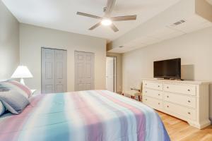 10 Mi to Chattahoochee Bend Peaceful Apt with Patio客房内的一张或多张床位
