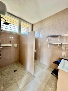 a bathroom with pink tiled walls and a shower at Villa Grao Benicasim REF 026 in Castellón de la Plana