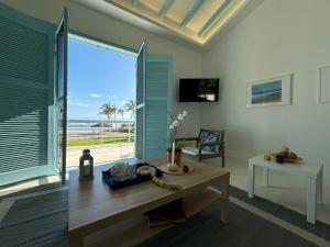 a living room with a table and a view of the ocean at Casa Playa Infinita in Barra Vieja