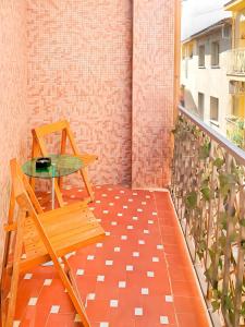 a balcony with a glass table and a bench at Desigual apartamento con 3 AC in Gandía