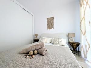 En eller flere senge i et værelse på Paraiso Estepona Martinez + 57 billeder