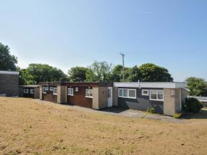 a row of mobile homes in a field at 13 Hillside in Bude