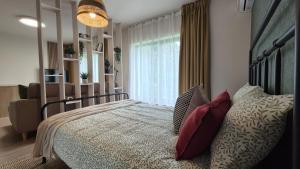 Postel nebo postele na pokoji v ubytování Tuia apartment- Cozy Studio