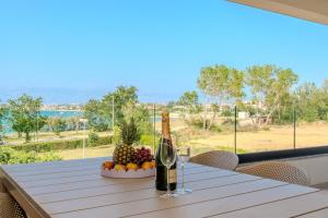Nápoje v ubytování Aenona sea view apartments