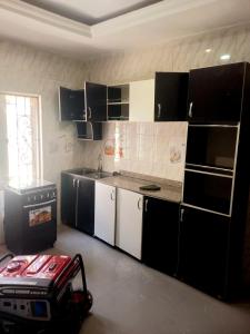 Köök või kööginurk majutusasutuses 2 bedroom available for shortlet