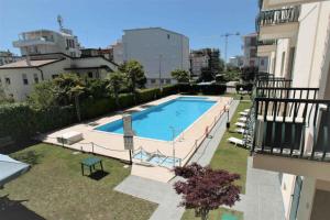 Bazén v ubytovaní Apartment in Lido di Jesolo 25174 alebo v jeho blízkosti