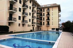 Bazén v ubytovaní Apartment in Lido di Jesolo 25174 alebo v jeho blízkosti