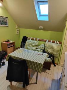 a living room with a table and a couch at studio des roses in Gournay-en-Bray