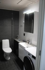 Koupelna v ubytování Ranta-Tampellan Helmi