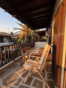 Balkón nebo terasa v ubytování Seaside family house