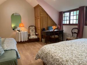 Ένα ή περισσότερα κρεβάτια σε δωμάτιο στο Domaine de la Closerie Champêtre - Chambres d'hôtes