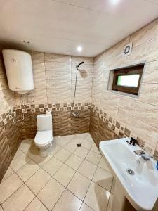 Koupelna v ubytování Guest House Keti Margiani Mestia
