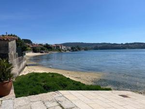 a view of a river with a sandy beach at Casa da Fonte in Combarro