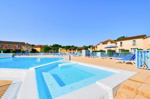 Bazén v ubytování La résidence du Lac - maeva Home - Appartement 2 pièces 4 personnes - Prestige MAE-5513 nebo v jeho okolí