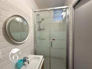 Bilik mandi di Superbe T1 bis sur le port et rue piétonne +35 gambar