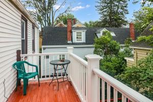 Μπαλκόνι ή βεράντα στο Spacious Portland Home With Parking