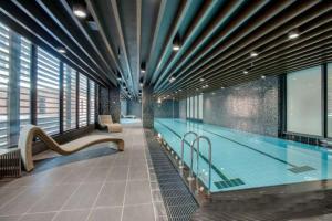 Hồ bơi trong/gần MStar Penthouse CBD Apartment
