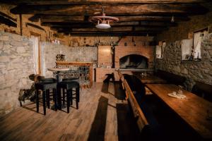a room with a bar and a stone wall at Kuca za odmor Lovric in Verija