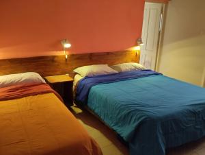 a bedroom with two beds in a room at Estrella Vladimir Hostel in Capilla del Monte