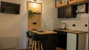 Kuchyň nebo kuchyňský kout v ubytování Studio Cozy en plein centre ville