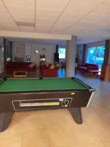 a living room with a pool table in it at Appartement cosy à Saint-Lary-Soulan 28 m² avec piscine in Saint-Lary-Soulan