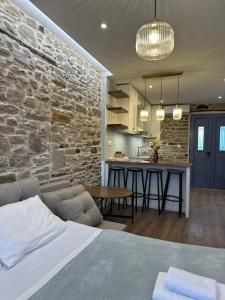a kitchen and living room with a stone wall at Theros Retreat in Káspakas
