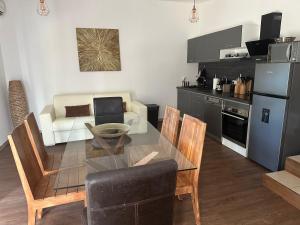 Kuchnia lub aneks kuchenny w obiekcie T3 avec spa, hyper centre, port