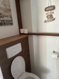Łazienka w obiekcie T3 avec spa, hyper centre, port