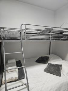 Łóżko lub łóżka w pokoju w obiekcie T3 avec spa, hyper centre, port