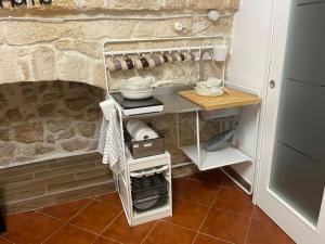 a small kitchen with a stone wall at La Grotta Paradiso in Molfetta