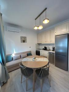 Η κουζίνα ή μικρή κουζίνα στο Levayia Apartment