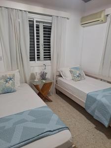 Postel nebo postele na pokoji v ubytování Seafront Beach House