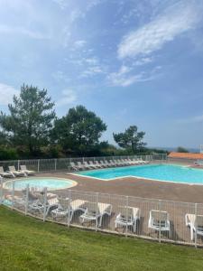 Swimmingpoolen hos eller tæt på Appartement T2 plein sud aux Sables d'Olonne + 19 billeder