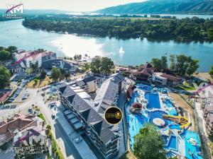 an overhead view of a resort with a river at Apartman Lakers in Ostrovo