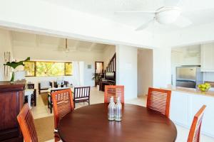 a dining room and kitchen with a table and chairs at Golf Villa 8 in La Romana
