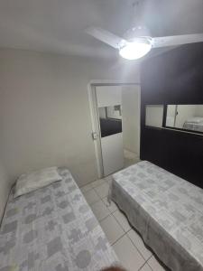 Ένα ή περισσότερα κρεβάτια σε δωμάτιο στο Apartamento aconchegante e bem localizado