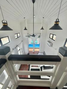Fotografie z fotogalerie ubytování Memerang Tiny House & Pool near Merang Jetty v destinaci Setiu