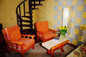 A seating area at Rustico Nicand