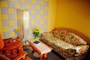 A seating area at Rustico Nicand