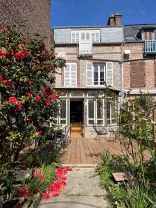 Vonkajšia záhrada v ubytovaní Maison familiale de ville à Etretat
